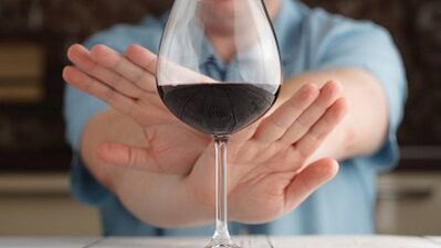 πώς να σταματήσετε να πίνετε αλκοόλ μόνοι σας