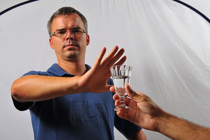 Η διακοπή του αλκοόλ είναι ένας τρόπος να σταματήσετε να πίνετε μόνοι σας